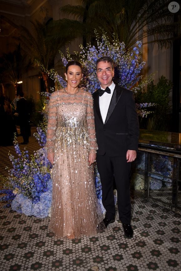 A vice-presidente da Cimed Karla Marques Felmanas apostou em um vestido brilhoso