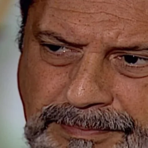 Gumercindo (Antonio Fagundes) exigiu que Matteo se casasse com Rosana na novela 'Terra Nostra' após mentira da filha