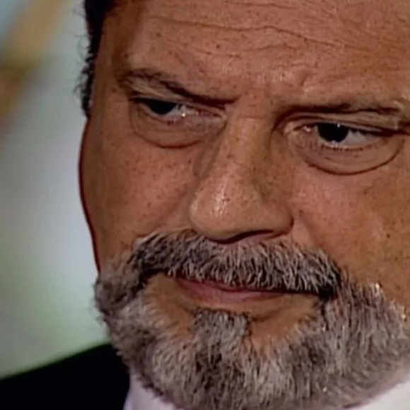 Gumercindo (Antonio Fagundes) exigiu que Matteo se casasse com Rosana na novela 'Terra Nostra' após mentira da filha