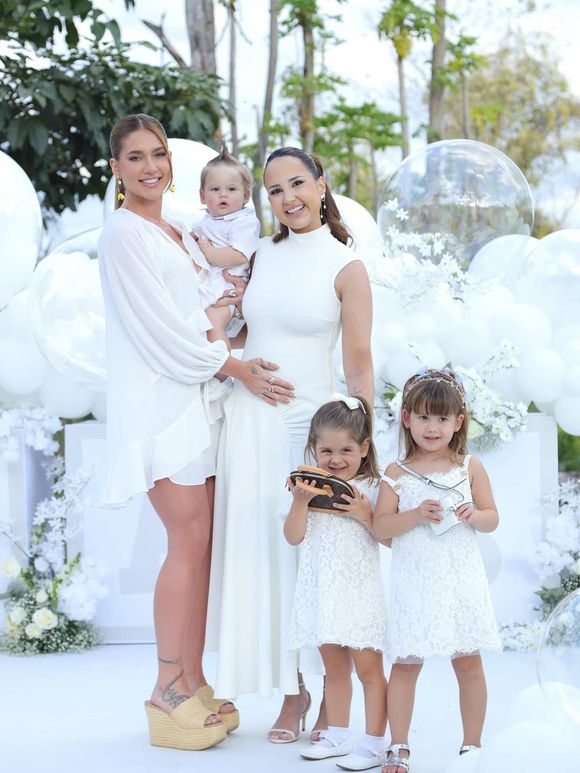 Virgínia Fonseca foi acompanhada dos filhos em um chá revelação da prima, Rafaela Fonseca