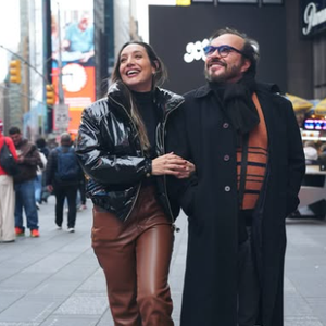 Maria Maya com o pai, o diretor Wolf Maya, em Nova York