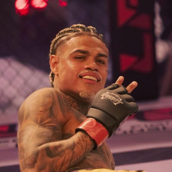 MC Cabelinho interpreta Júnior Malamute em ‘Fúria’, série da Netflix que combina MMA, rivalidades, crime e mistério