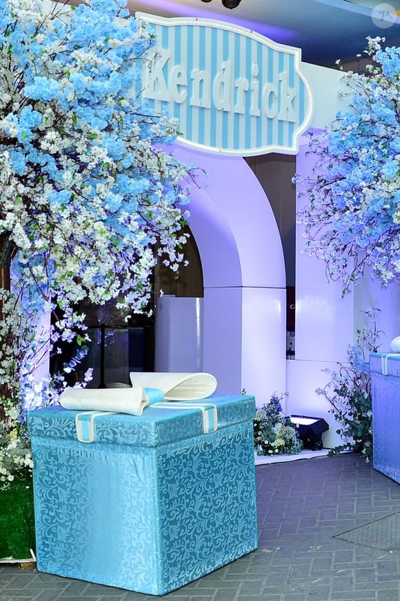 Luxo nos mínimos detalhes: decoração do chá de bebê de Endrick e Gabriely Miranda encanta com cenografia em tons de azul e branco