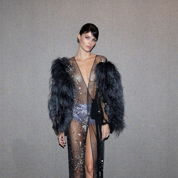 O look de Isabeli foi apresentado na passarela da Gucci de 2026 e, diretamente da Europa, até então, não havia sido usado por nenhuma celebridade.