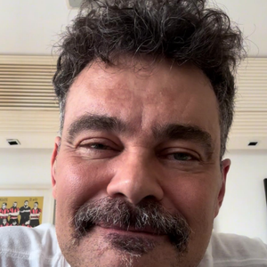 O conteúdo educativo e humorístico de Carmo Dalla Vecchia dividiu lugar com suas transformações visuais