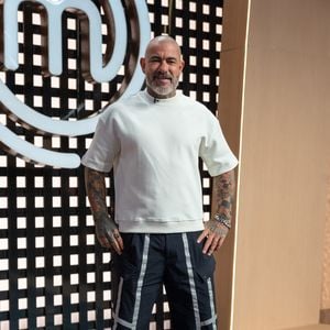 Chef aparece mais definido após seguir dieta que replicaria alimentação ancestral