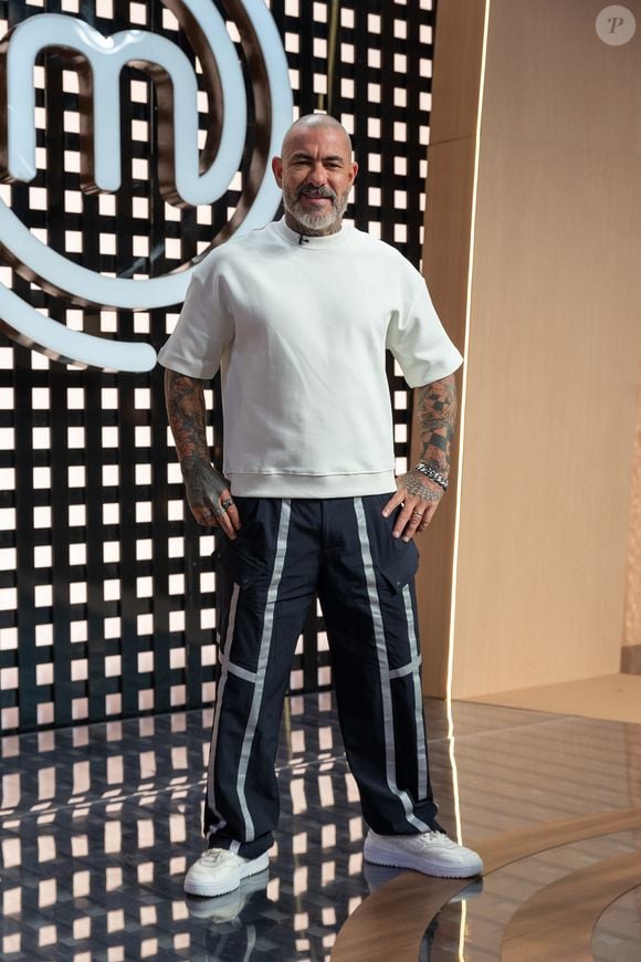 Chef aparece mais definido após seguir dieta que replicaria alimentação ancestral