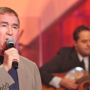 Amado Batista, 51 anos mais novo que Calita Franciele, se casou com a miss em 2025, mas, segundo vidente separação será conturbada