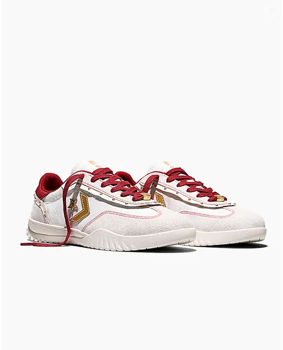 Romântico, elegante e com perfume de peça-desejo: o novo Converse em tom de “manjar turco” é daqueles lançamentos que rejuvenescem o visual sem esforço