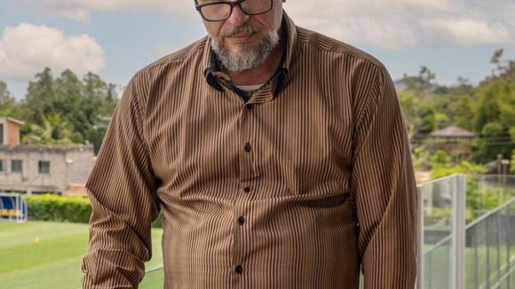 Mais de 10 galãs e um homem irreconhecível: aos 49 anos, esse ator abandona imagem de mocinho de novela da Globo para viver um dos papeis mais diferentes de sua carreira em 'Jogada de Risco'