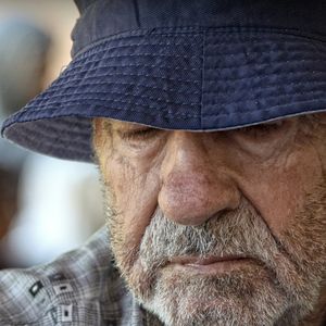 Invisibilidade: Com os filhos já criados e o mercado de trabalho priorizando a juventude, os idosos se sentem sem utilidade na sociedade