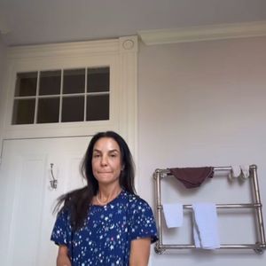 Ivete Sangalo dançou de camisola para os fãs na manhã deste sábado (25)