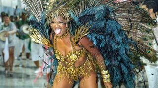 Barriga sarada, virilha cavada: o look poderoso de Iza para o ensaio técnico do Carnaval do Rio 2026. Fotos!