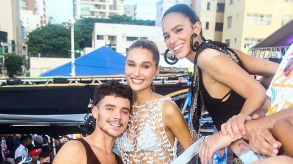 Bruna Marquezine e Saha são amigas desde a infância