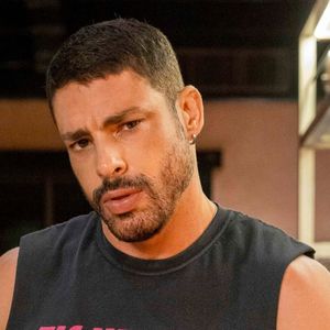 Após polêmicas com Cauã Reymond e elenco de 'Vale Tudo' vir à tona, especialista da obra expõe opinião sobre César: 'Se preciso...'