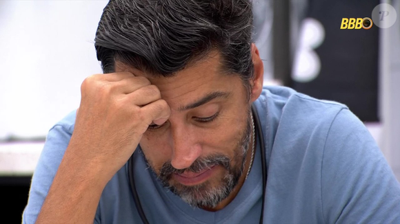 Alberto Cowboy está pensando em desistir do 'BBB 26', após retorno de Breno e Juliano Floss ao jogo