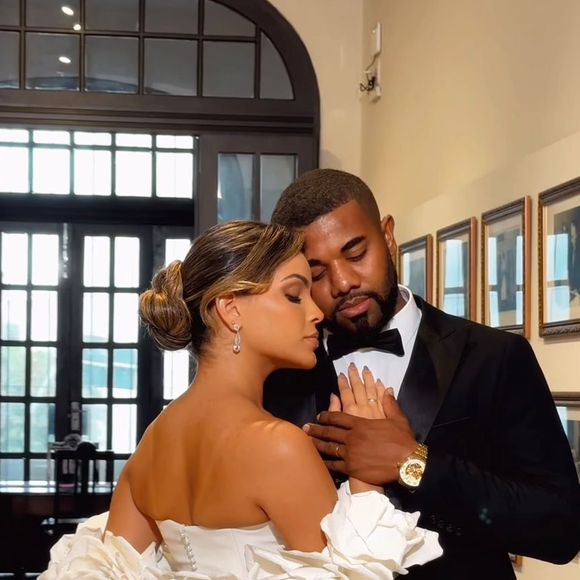 O casamento de Davi Brito e Emilly Araújo será realizado em Salvador, e os looks revelados para o ensaio pré-wedding já antecipam uma celebração marcada por luxo, sofisticação e personalidade