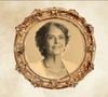 Aos 101 anos, diretora Aracy de Teixeira Lyra frequenta três vezes o colégio que fundou em 1953