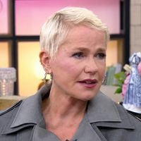 'Vou continuar mostrando minha virilha, ou melhor, meu talento': ao vivo na Globo, Xuxa dá recado sincerão para os haters após críticas por looks de show
