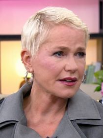 'Vou continuar mostrando minha virilha, ou melhor, meu talento': ao vivo na Globo, Xuxa dá recado sincerão para os haters após críticas por looks de show