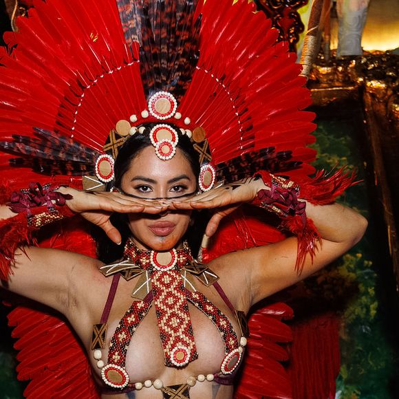 Isabelle Nogueira também desfilou pela Acadêmicos do Tucuruvi no Carnaval de São Paulo