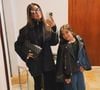 Deborah Secco está viajando com a filha Maria Flor, de apenas 9 anos