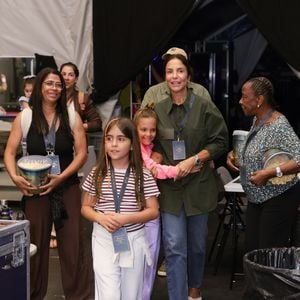 Mãe fashionista, filhas estilosas! Ivete Sangalo faz rara aparição com Marina e Helena no Cirque du Soleil