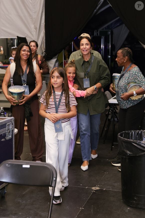 Mãe fashionista, filhas estilosas! Ivete Sangalo faz rara aparição com Marina e Helena no Cirque du Soleil