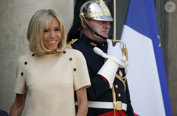 Mulher de Macron, presidente da França, Brigitte Macron é professora aposentada