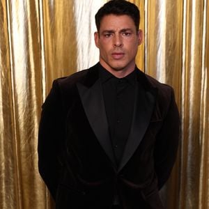Cauã Reymond surge sem barba no 'Melhores do Ano' e continua sendo um colírio para os nossos olhos de espectadores que acompanham novamente Jorginho em 'Avenida Brasil' no 'Vale a Pena Ver de Novo'