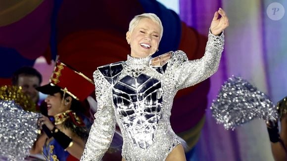 Xuxa já revelou intenção de morar na Itália - governo daquele país exige comprovação de renda em uma parte da análise dos documentos. Vale ressaltar que apresentadora tem cidadania italiana