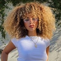 Você está usando a mousse errado e nem sabia. Veja como aplicá-la para cachos mais definidos