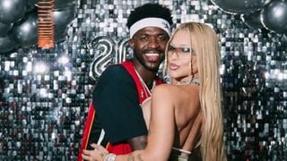 Virginia de saída do Carnaval 2027 da Grande Rio: Vini Jr. usa só 3 palavrinhas e algo mais para exaltar namorada famosa