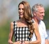 Kate Middleton emociona fãs ao usar pulseira confeccionada pela princesa Charlotte em evento com o príncipe William