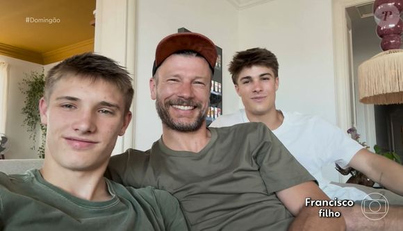 Filhos de Fernanda Lima e Rodrigo Hilbert, João e Francisco são gêmeos e estão com 17 anos de idade