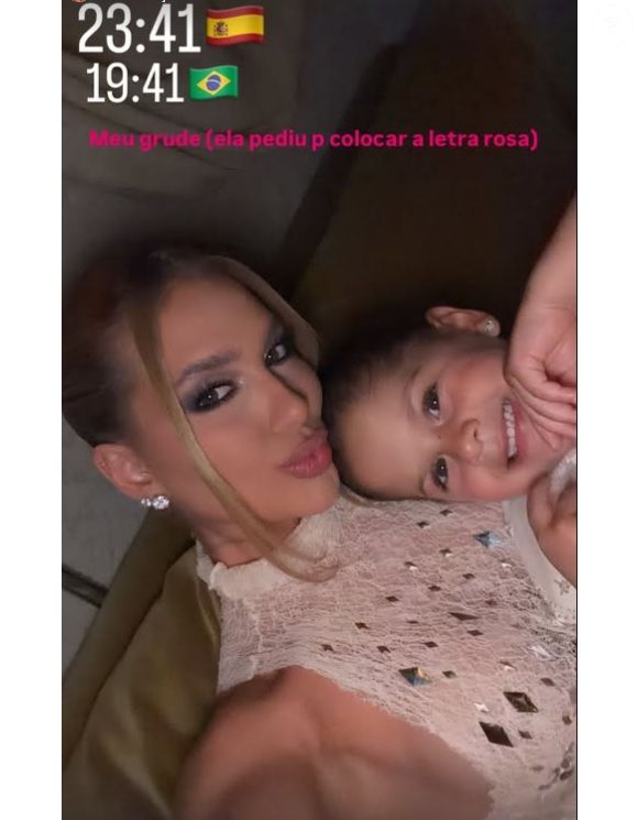 Influenciadora contou que reage de forma diferente com Maria Flor e Maria Alice durante a educação das filhas