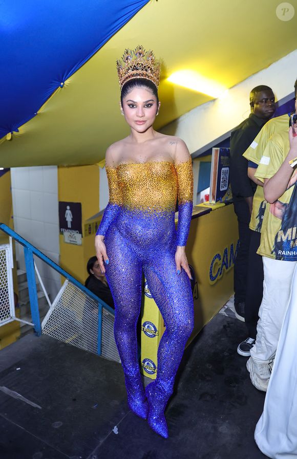 Mileide Mihaile escolheu look com mais de 40 mil cristais colocados um a um de forma manual em trabalho que demorou 20 dias