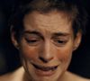 Anne Hathaway já fingiu felicidade ao ganhar o Oscar por 'Os Miseráveis': “Tentei fingir que estava feliz e não deu certo. É chato. Mas o que você aprende com isso é que você só pensa que pode morrer de vergonha, mas não morre”, declarou ela.