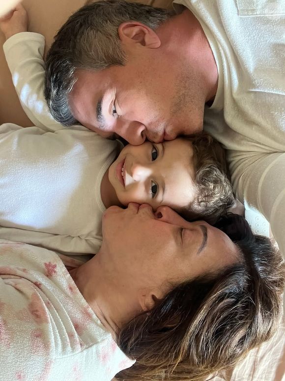 Mãe de três, Claudia compartilha reflexões sobre envelhecimento e maternidade aos 57: 'Hoje eu consigo ver'