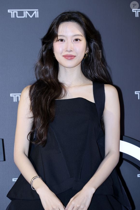 Corte longo com ondas suaves como o da atriz Moon Ga-young de 'Beleza Verdadeira'