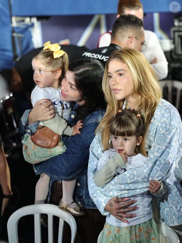 Virginia Fonseca acompanhou com atenção evento religioso em Goiás