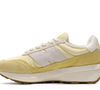 Inspirado nos tênis esportivos dos anos 70, o New Balance 370v1 combina visual retrô, leveza e conforto para acompanhar a rotina com muito estilo
