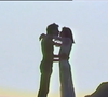 Rita Lee e Roberto Carvalho dão um beijinho no final do clipe em espanhol