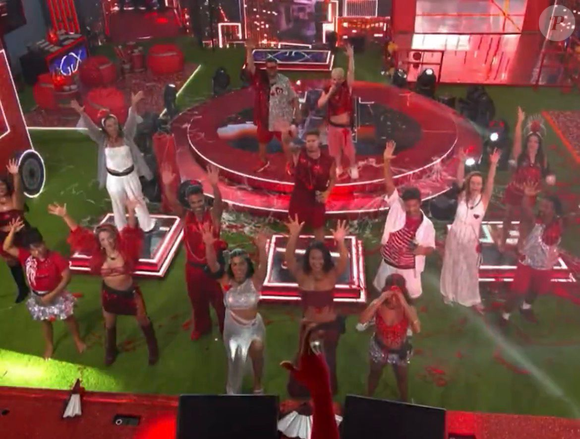 Ana Paula já estava com os braços levantados ao ouvir pedido de Léo Santana no 'BBB 26', o que gerou burburinhos entre internautas