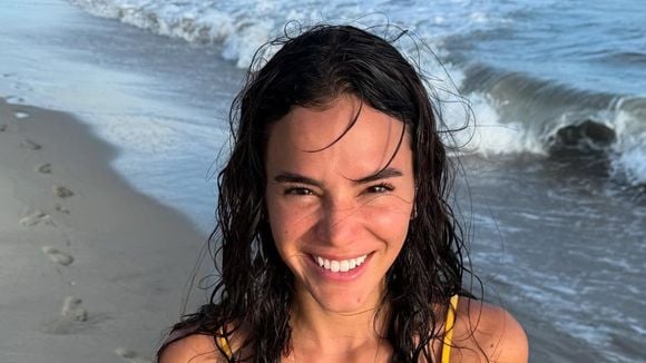 O segredo do olhar cativante de Bruna Marquezine: com cílios naturais, atriz faz procedimento para deixá-los mais curvados e leves. Veja antes e depois!