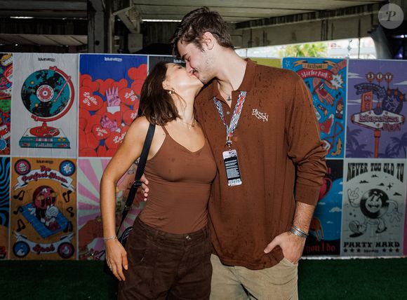 Beijos no Lollapaloza 2025: filho de Fábio Assunção, João Assunção beijou a namorada, Giovanna Vieira