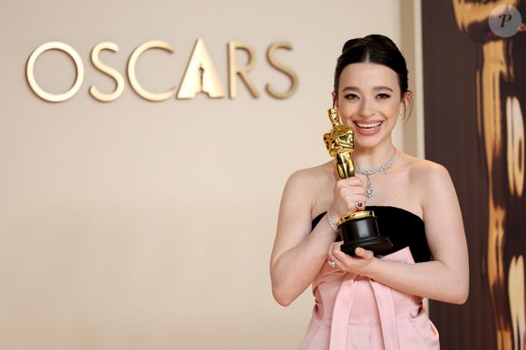 Tanta dedicação com seu corpo acabou tendo um saldo positivo para Mikey Madison, que levou o Oscar de Melhor Atriz