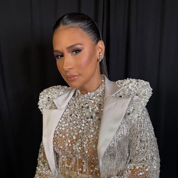 Simone Mendes: ‘Fui fichada. Não falava uma palavra em inglês. Fiquei traumatizada por ter ficado com algemas nas mãos e correntes nos pés’