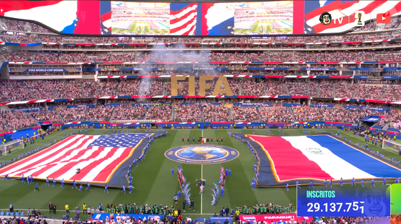 Em meio ao clima de Copa e ao jogo dos Estados Unidos, a tonalidade do tênis imediatamente me lembrou a tradicional "apple pie", a famosa torta de maçã norte-americana