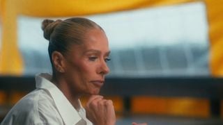 Família de Ayrton Senna teve cruel atitude com Adriane Galisteu logo após trágica morte do piloto, revela viúva de amigo e mentor do ídolo da F1